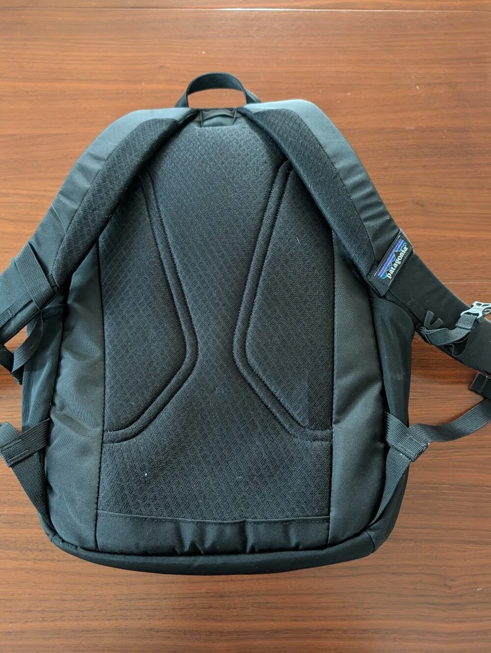 Patagonia Refugio 28L Backpack Black Hiking Everyday Pack Pre Owned W/ Logo